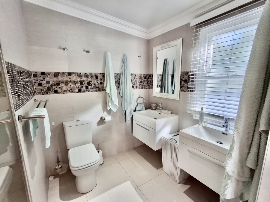 5 Bedroom Property for Sale in Grotto Bay Western Cape